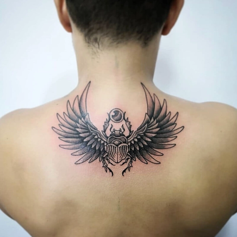Hình xăm chữ sau gáy nam