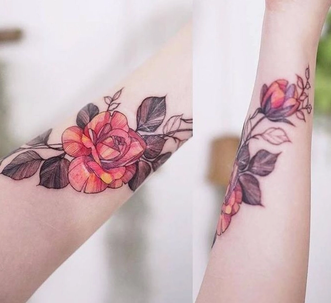 Hình xăm chữ trên cánh tay nữ