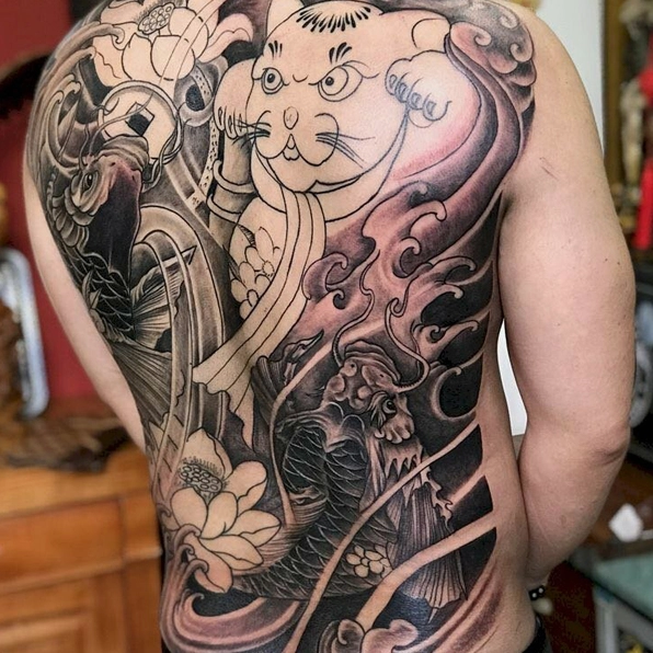 Hình xăm Daruma full lưng