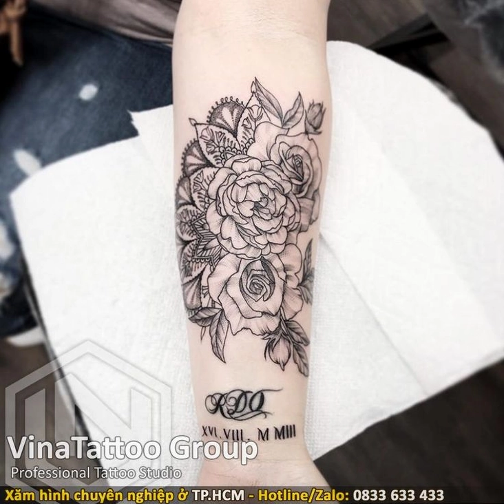 Hình xăm hoa hồng Blackwork