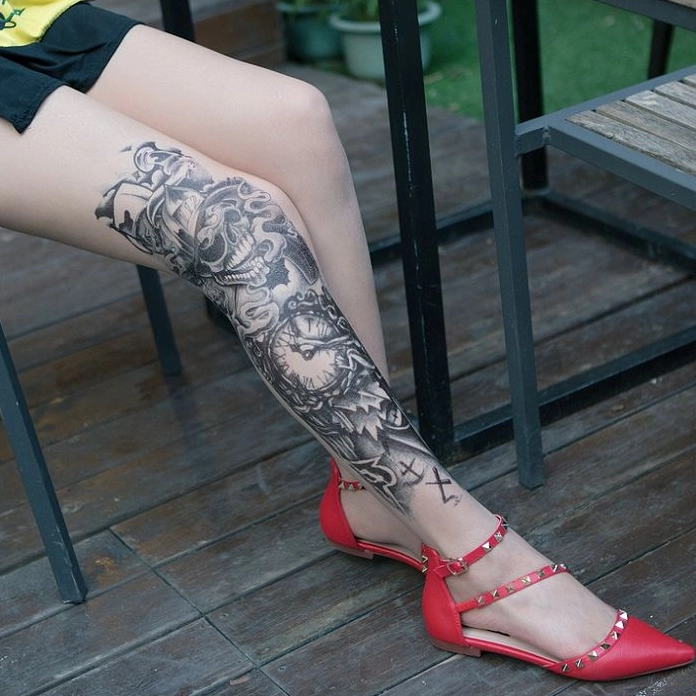 Hình xăm hoa mẫu đơn tinh tế trên bắp chân nữ