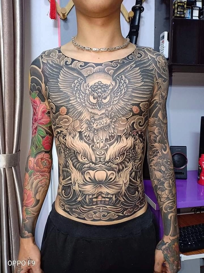Hình xăm mandala bụng nam
