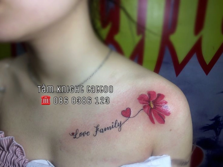 Hình xăm nhỏ nhắn trên ngực