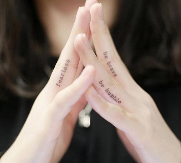 Hình xăm ở ngón tay cho nữ