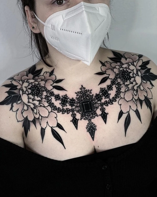 Kiểu chữ xăm đẹp trên ngực