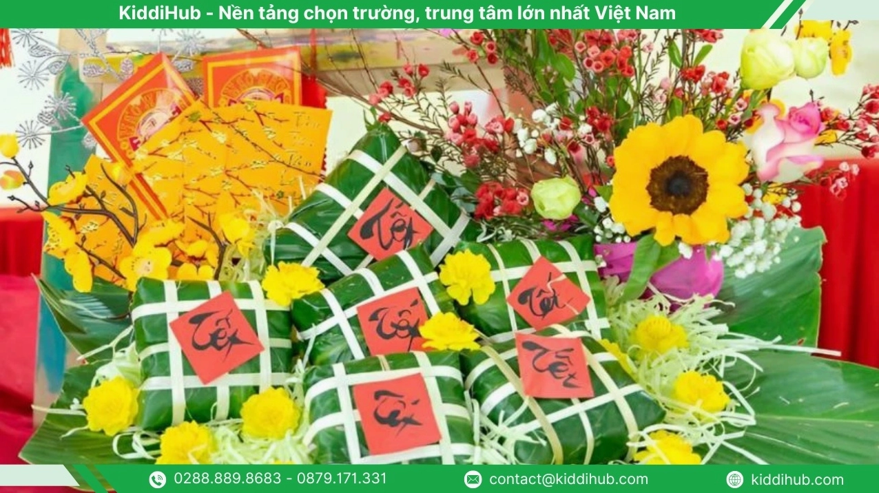 Mâm bánh chưng với các vật phẩm phong thủy