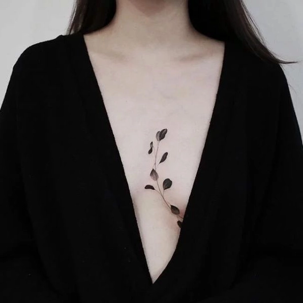 Mẫu hình xăm độc đáo ở ngực