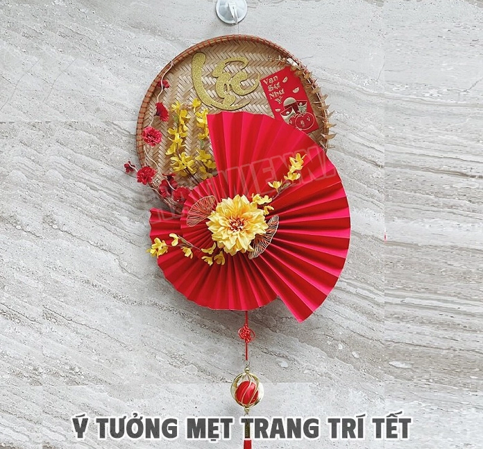 Mẹt trang trí Tết với hoa và lá