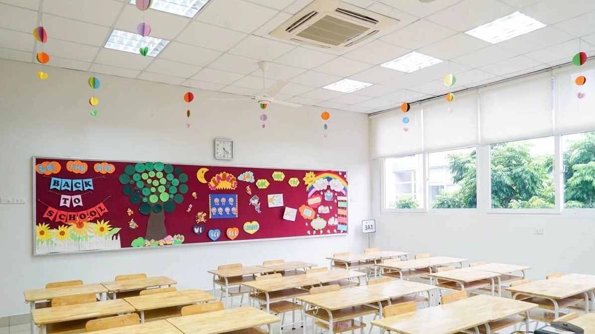 Mô hình trang trí lớp học tiểu học với gam màu tươi sáng