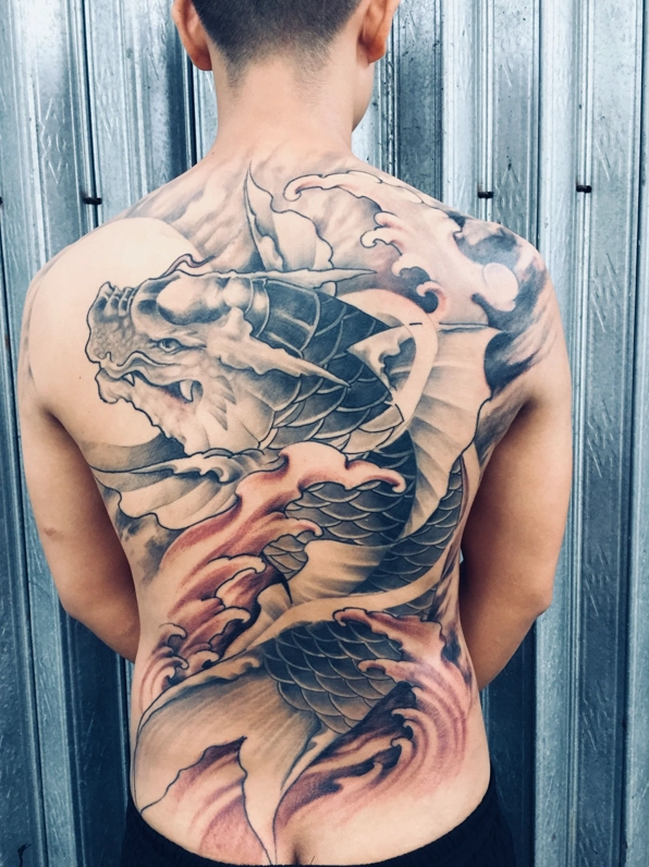Nam giới lựa chọn hình xăm full lưng
