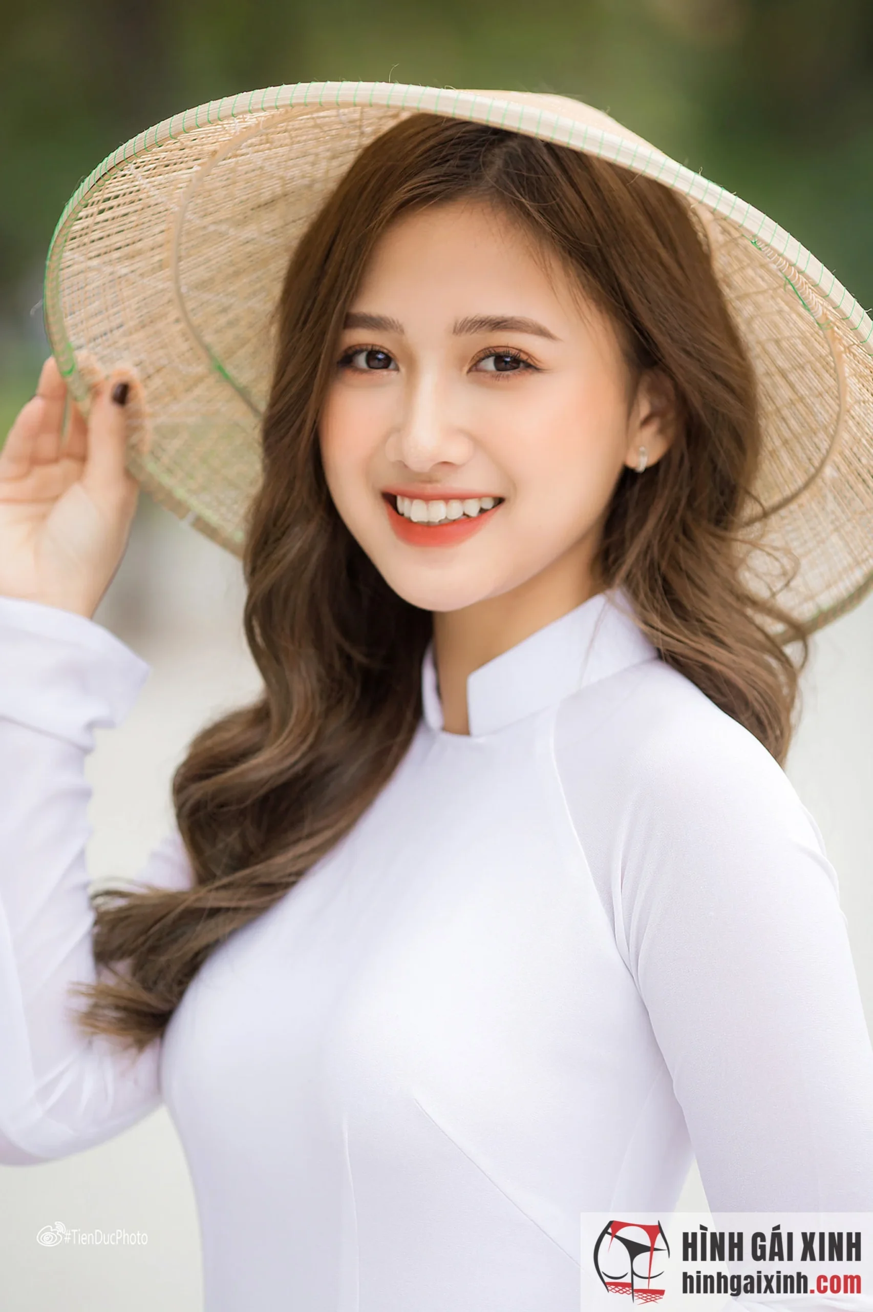 Nữ sinh tóc dài xinh đẹp