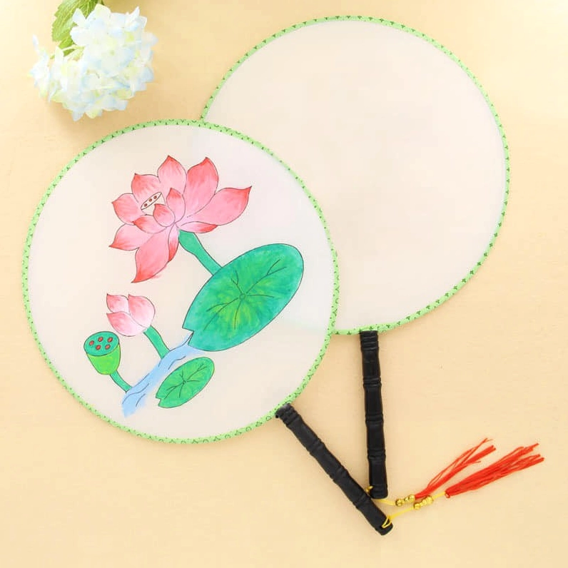 Quạt giấy trang trí thủ công