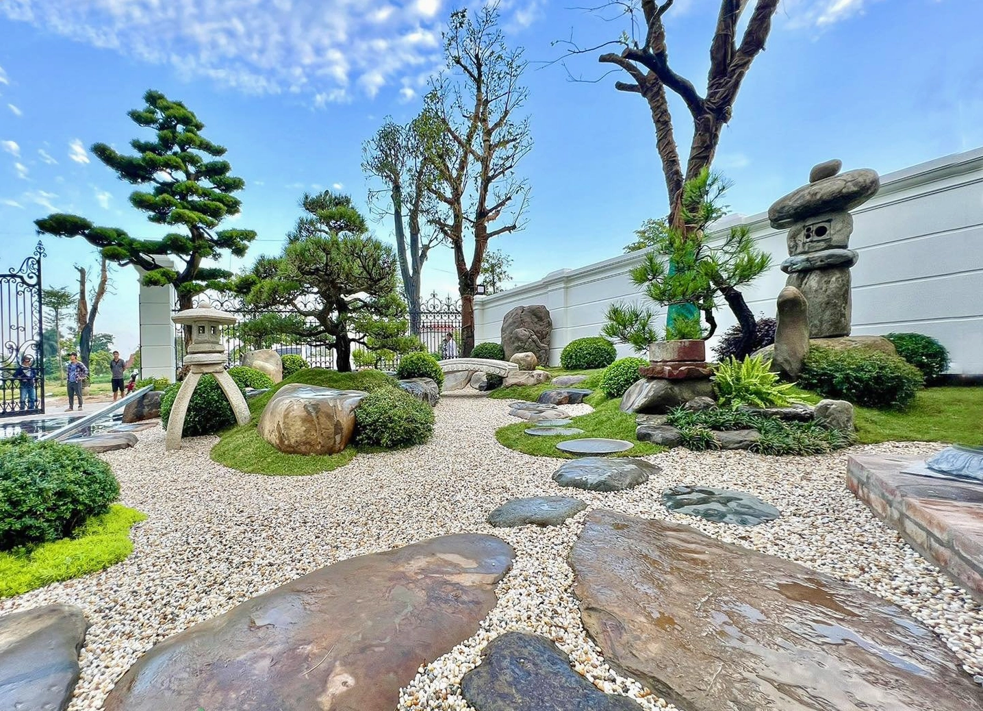 Sân vườn đẹp và hài hòa