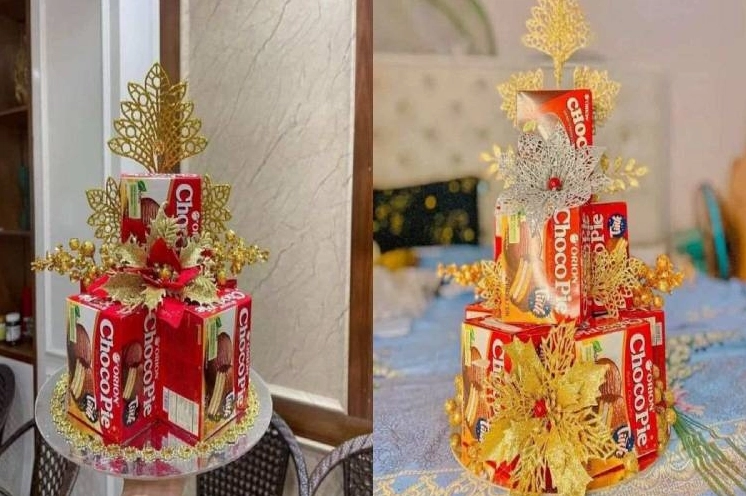 Tháp bánh tết kết hợp đèn trang trí