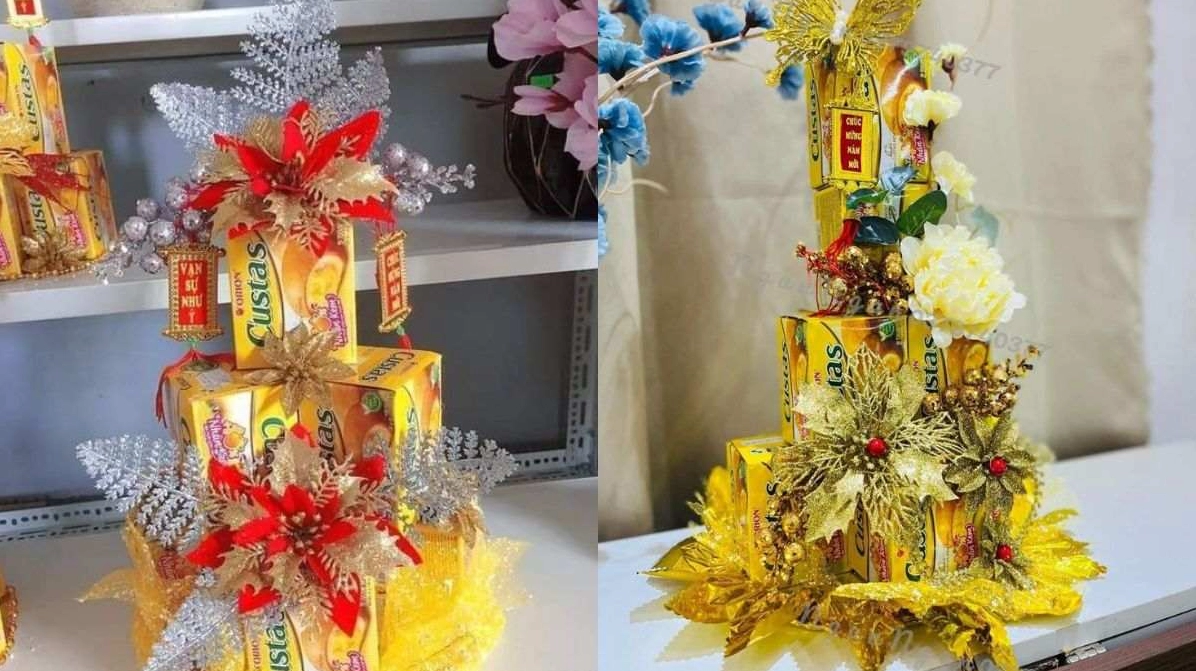 Tháp bánh tết với nơ và ruy băng