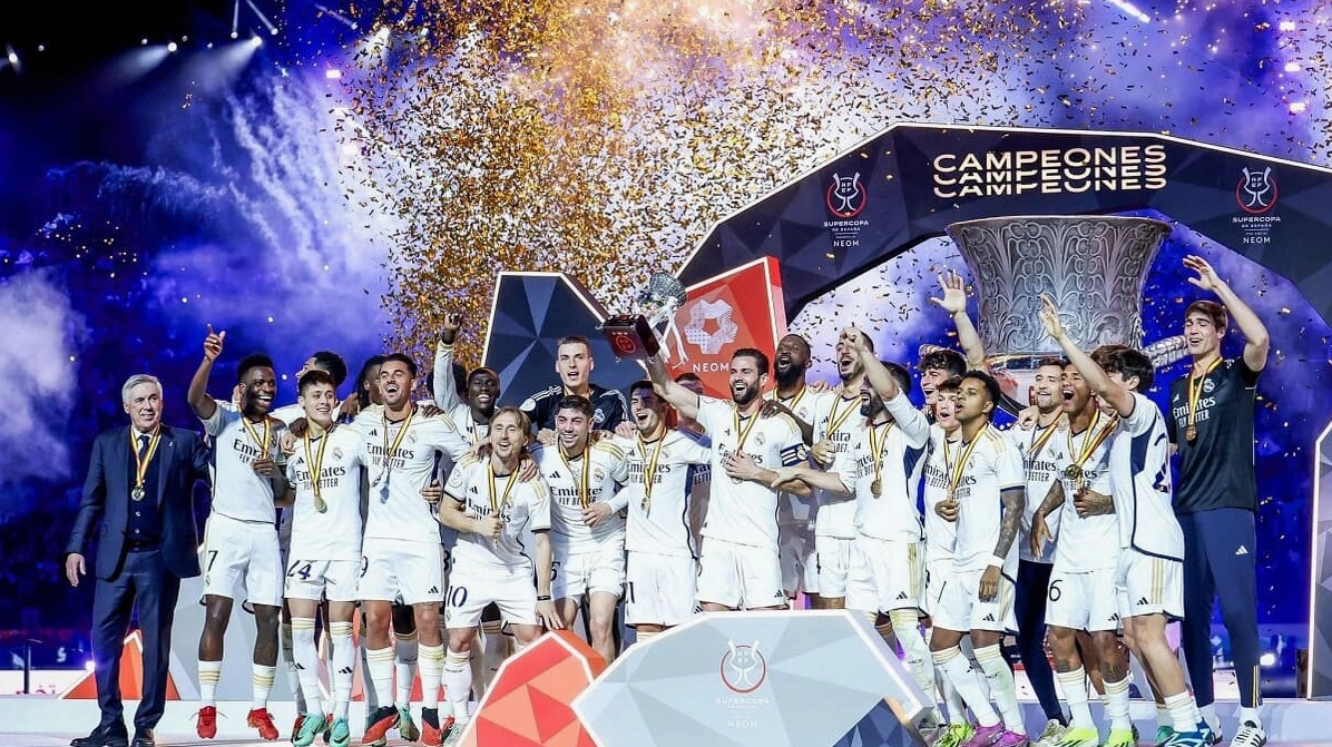 Toàn cảnh sân vận động Santiago Bernabeu về đêm