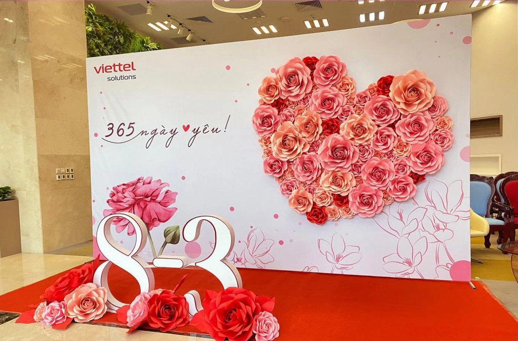 Trang trí 8/3 với hoa khổng lồ