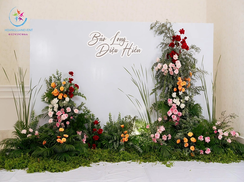 Trang trí đám cưới với backdrop hoa