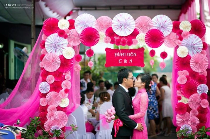 Trang trí cổng cưới bằng giấy