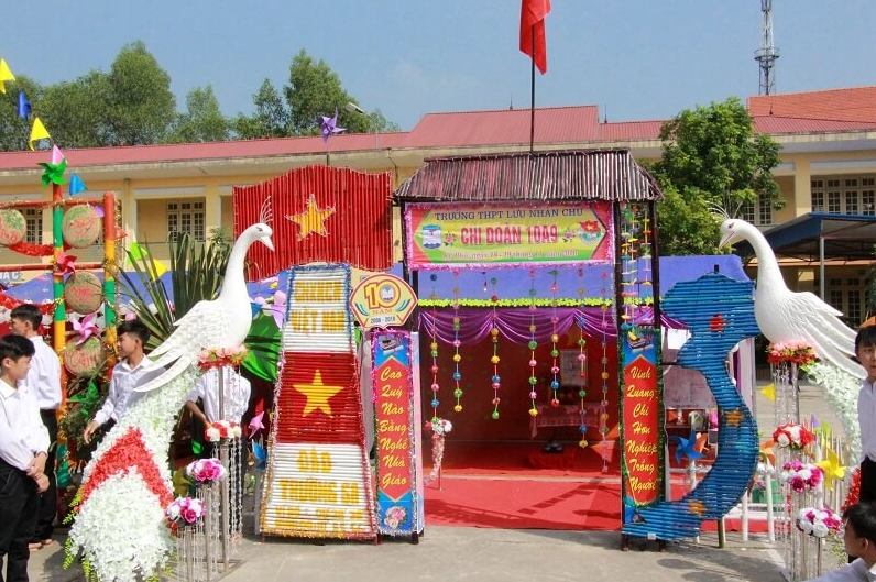 Trang trí cổng lều trại