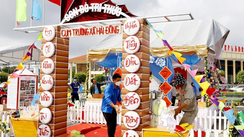 Trang trí cổng trại đẹp mắt