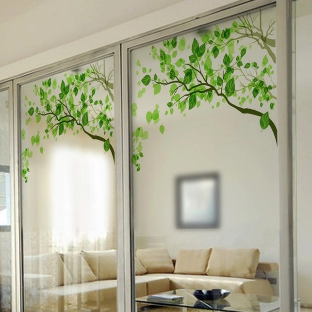 Trang trí cửa kính cường lực với hoa văn hiện đại