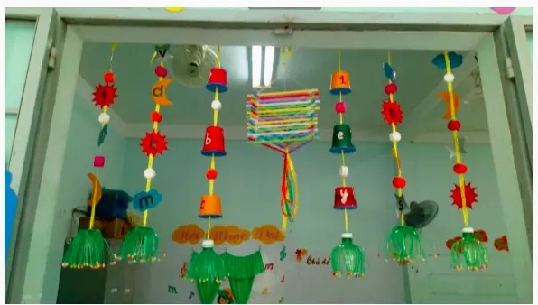 Trang trí cửa lớp mầm non