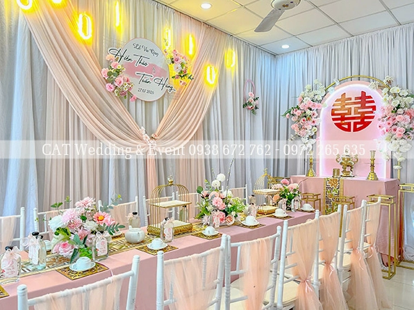 Trang trí gia tiên tông màu hồng ngọt ngào