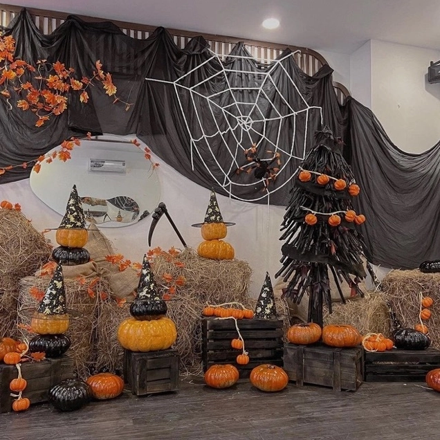 Trang trí Halloween cho cửa hàng