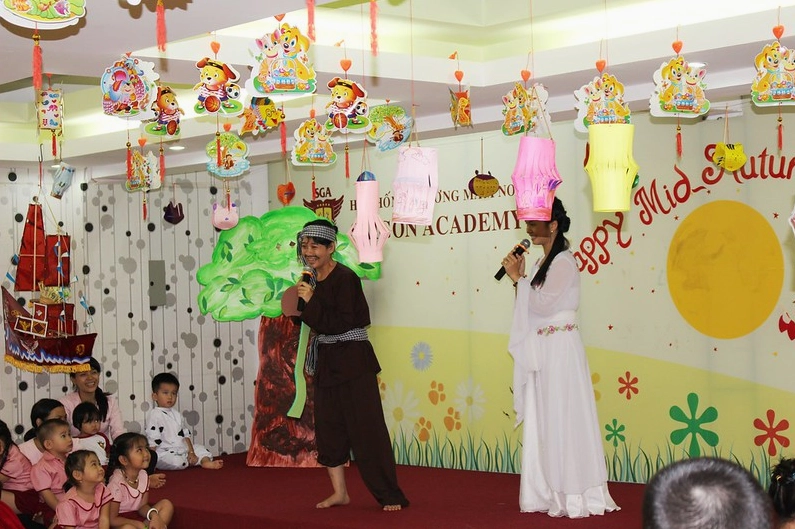Trang trí hành lang lớp mầm non