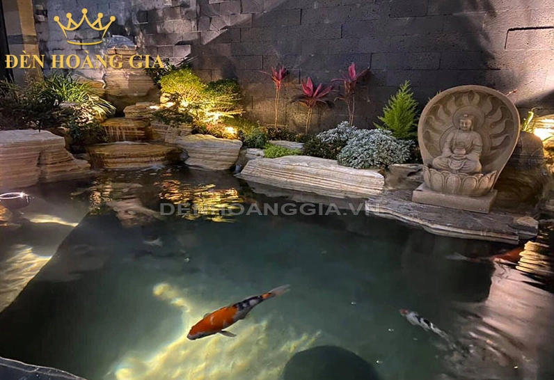 Trang trí hồ cá Koi đẹp