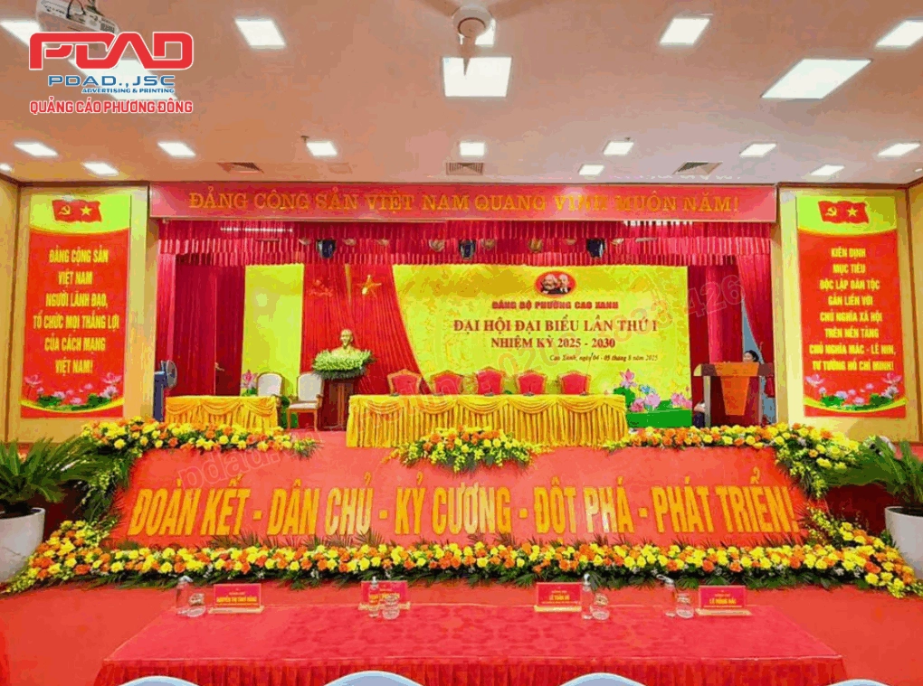 Trang trí khu vực chào cờ Đại hội Đảng