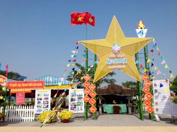 Trang trí lều trại ngoài trời
