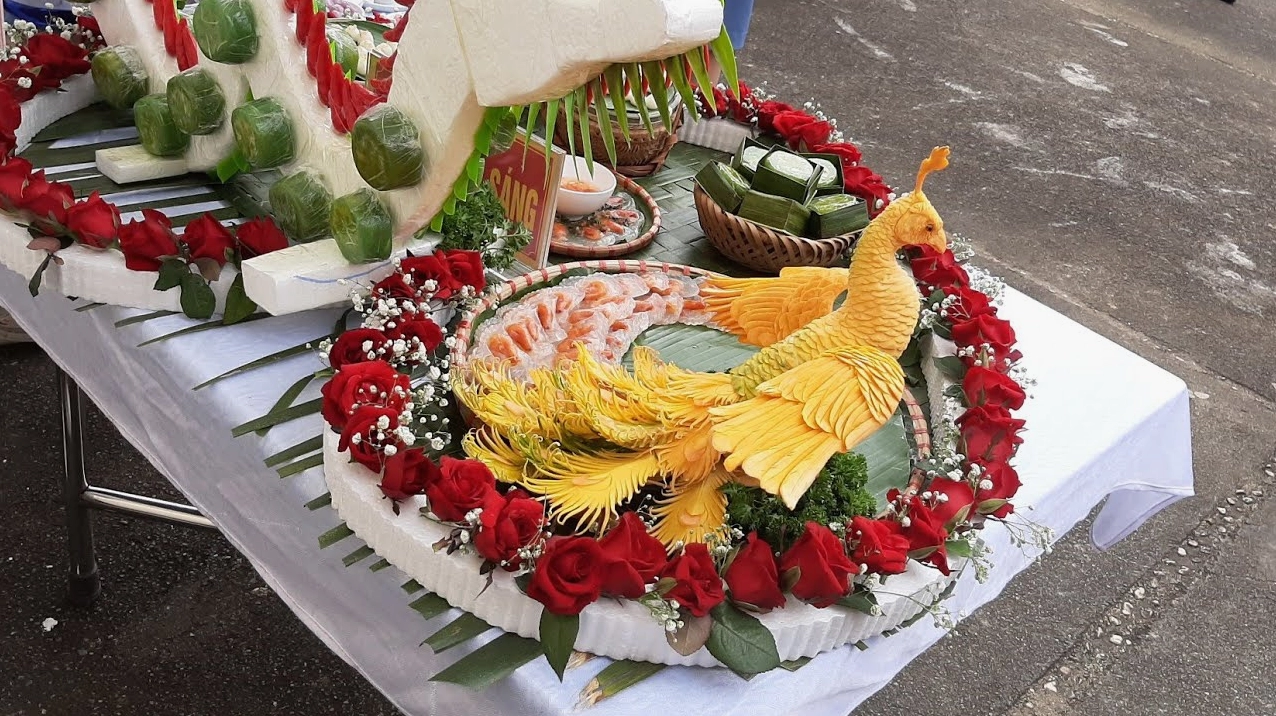 Trang trí mâm bánh chưng và bánh tét đẹp mắt