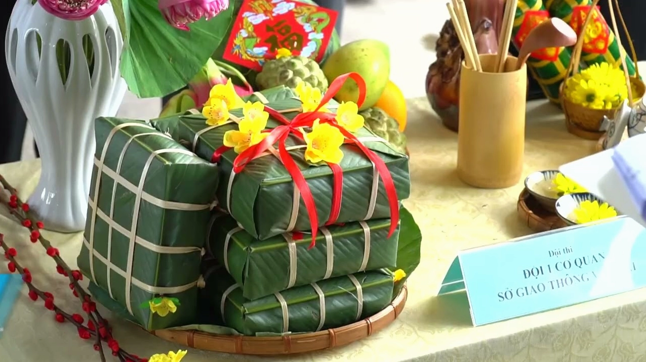 Trang trí mâm bánh chưng với ý nghĩa tài lộc