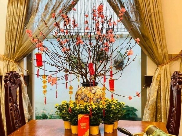 Trang trí nhà Tết với hoa tươi