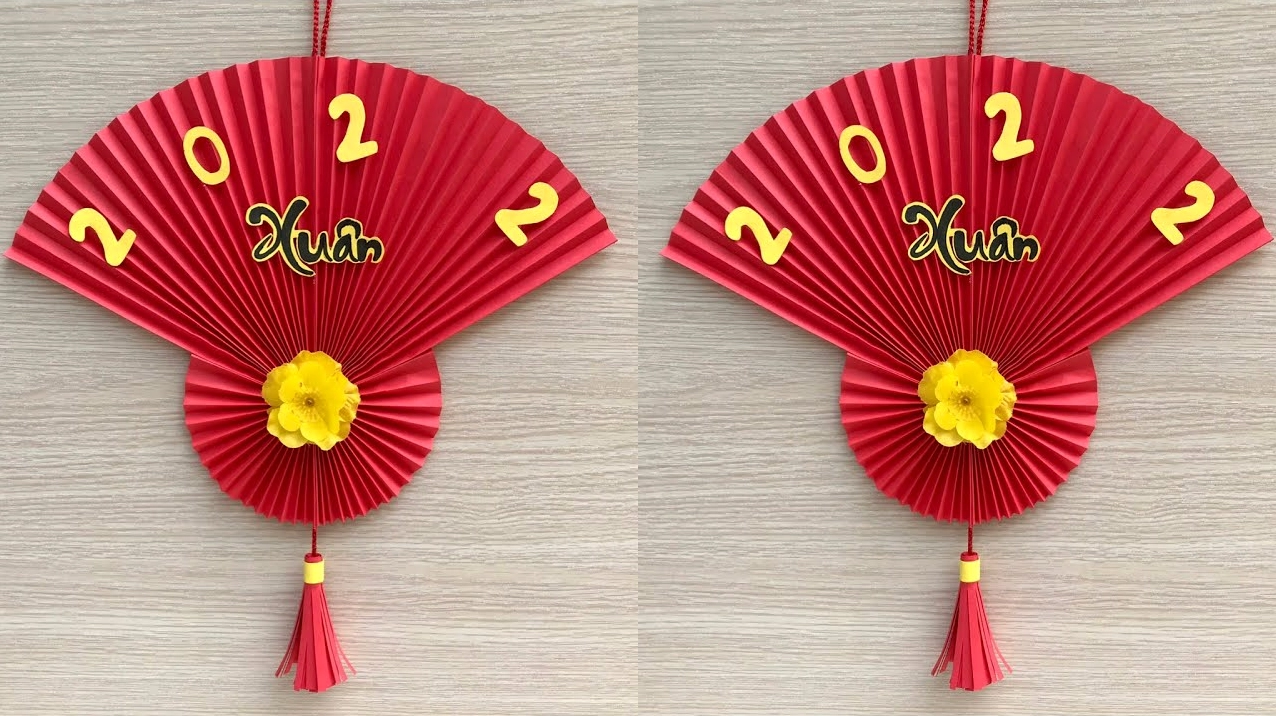 Trang trí quạt giấy trên tường phòng khách
