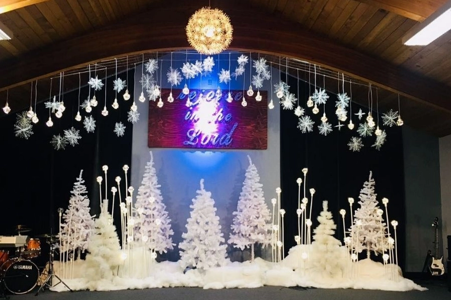 Trang trí sân khấu Noel