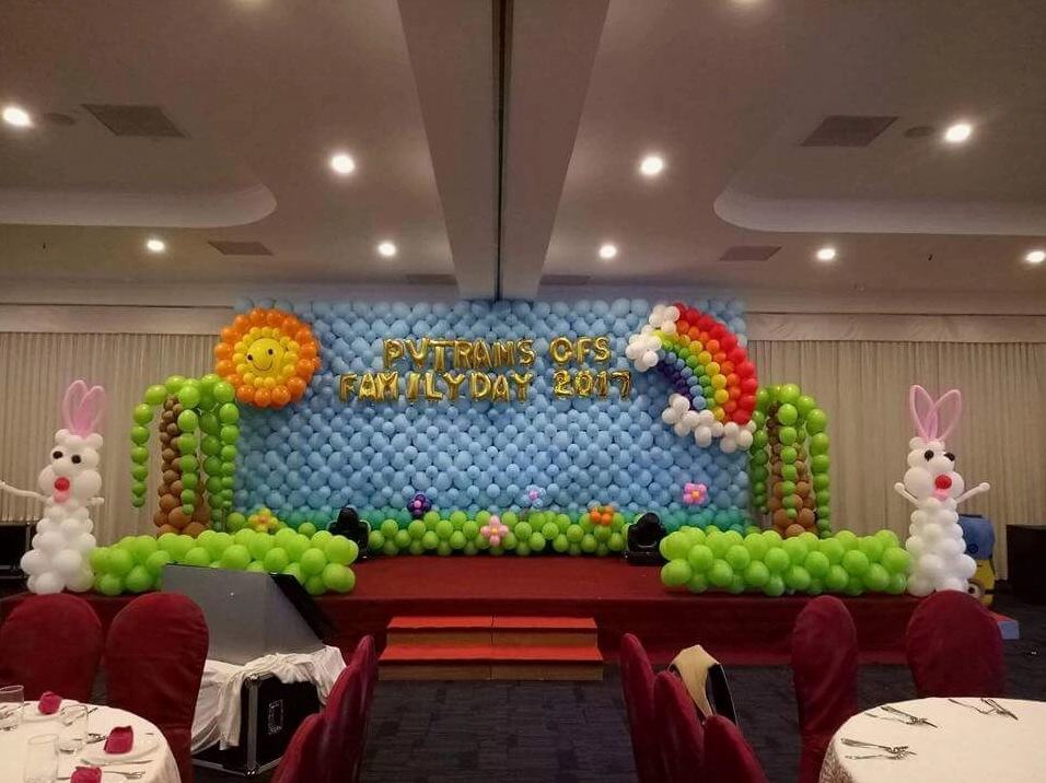 Trang trí sân khấu sự kiện