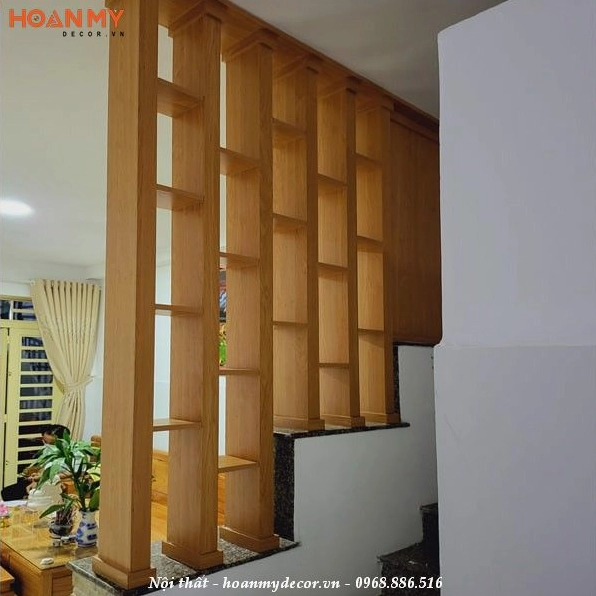 Trang trí tam cấp cầu thang bằng vách ngăn