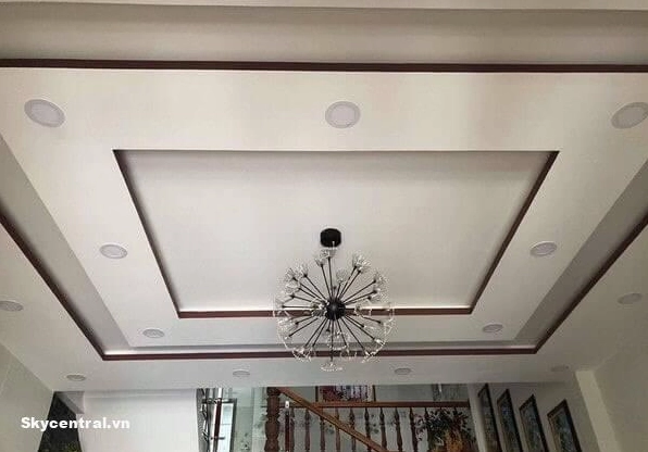 Trang trí trần nhà với đèn âm trần hiện đại