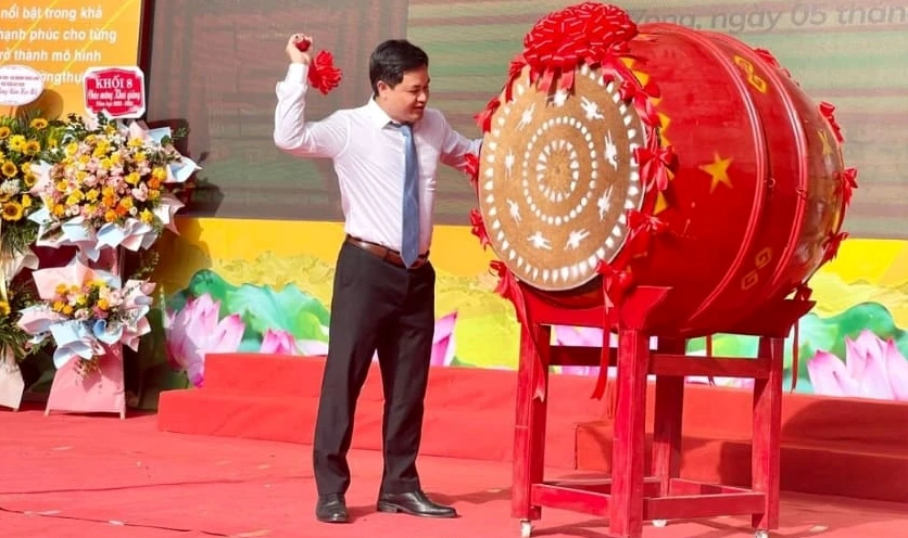 Trang trí trống khai giảng độc đáo
