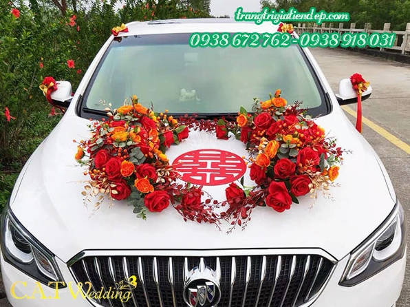 Trang trí xe hoa bằng hoa lụa giá rẻ