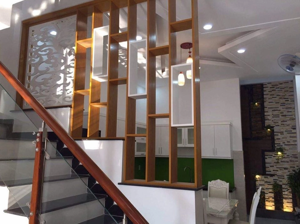 Tranh treo tường khu vực tam cấp cầu thang