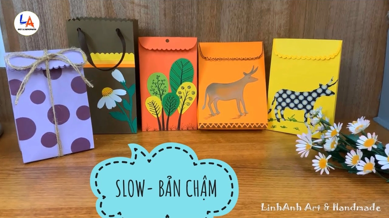 Túi giấy trang trí bằng hoa khô và dây thừng