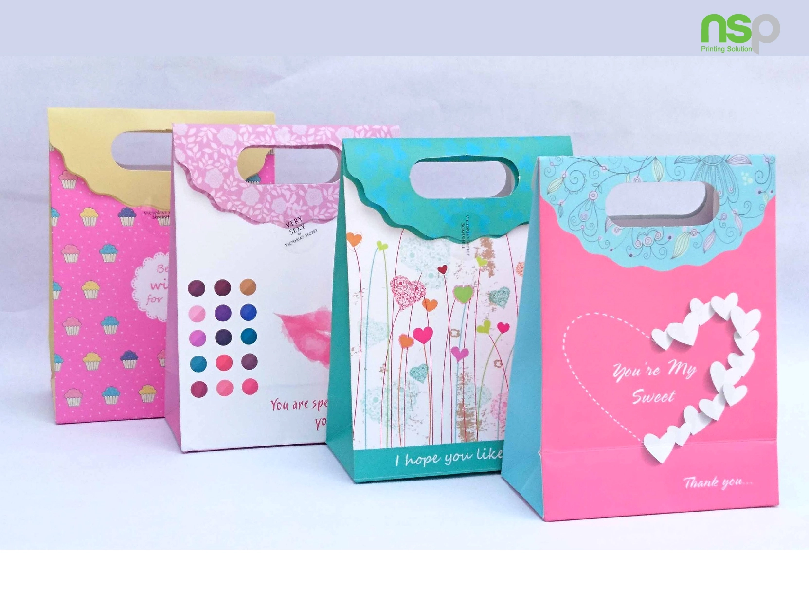 Túi giấy đựng quà xinh xắn